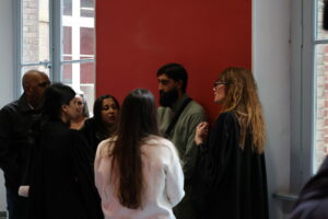 La famille de Shaïna Hansye, entourée de leurs avocats © DÉCHIFFREUR / DB