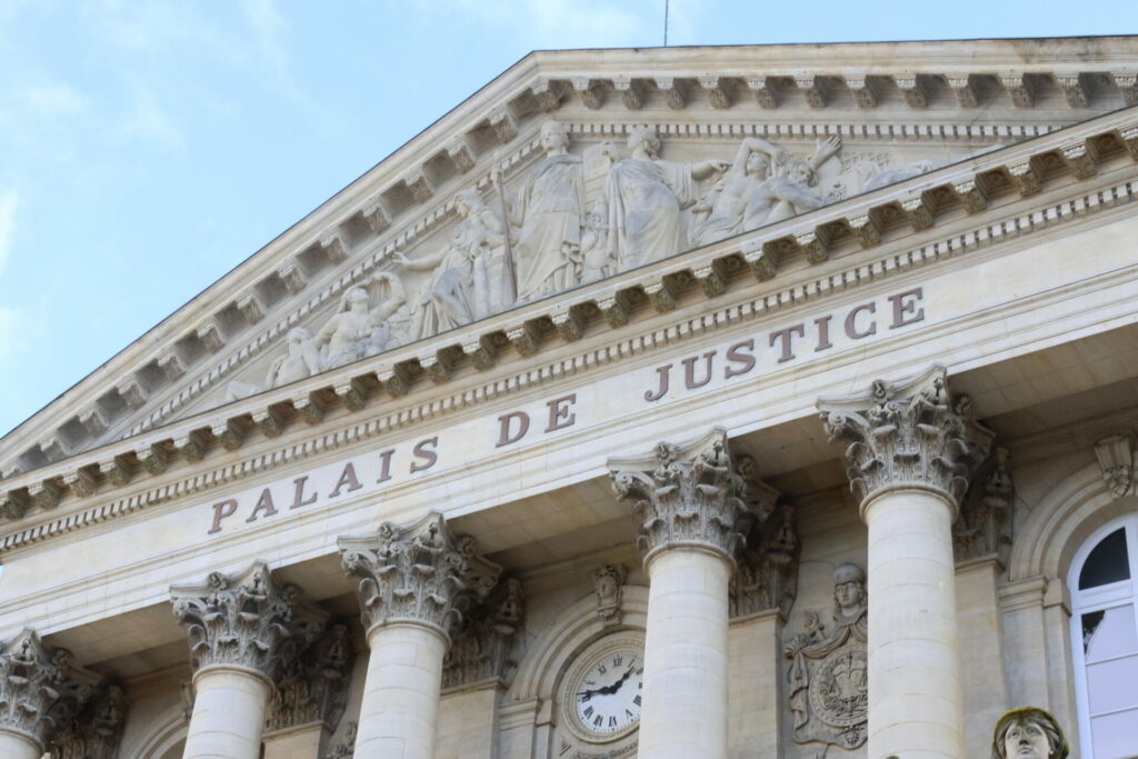 Palais de Justice en France illustration © LE FACTUEL LF