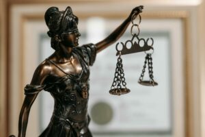 Symbole de la justice (illustration) © Pavel Danilyuk