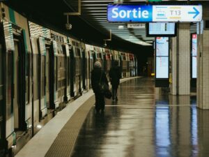 un soir d’hiver sur le quai du métro parisien. © Sébastien Vincon