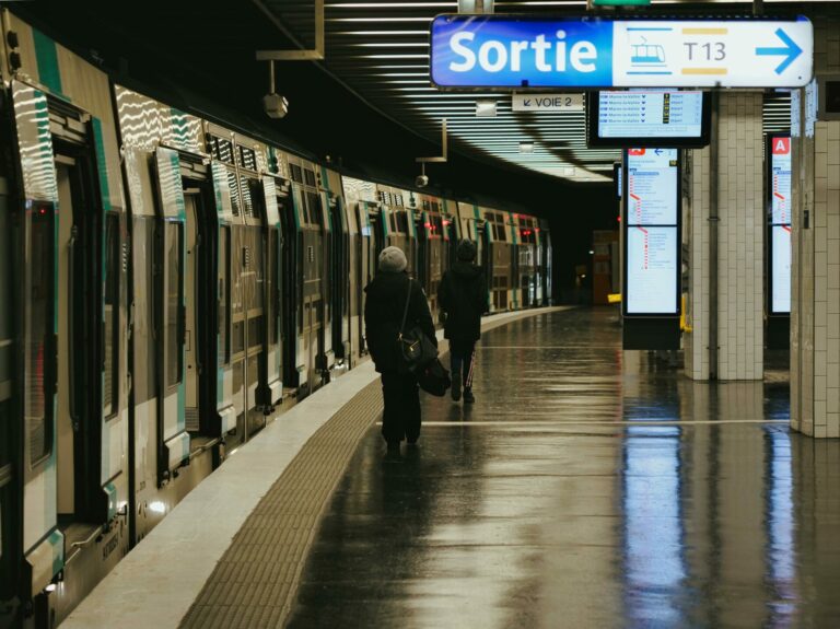un soir d’hiver sur le quai du métro parisien. © Sébastien Vincon