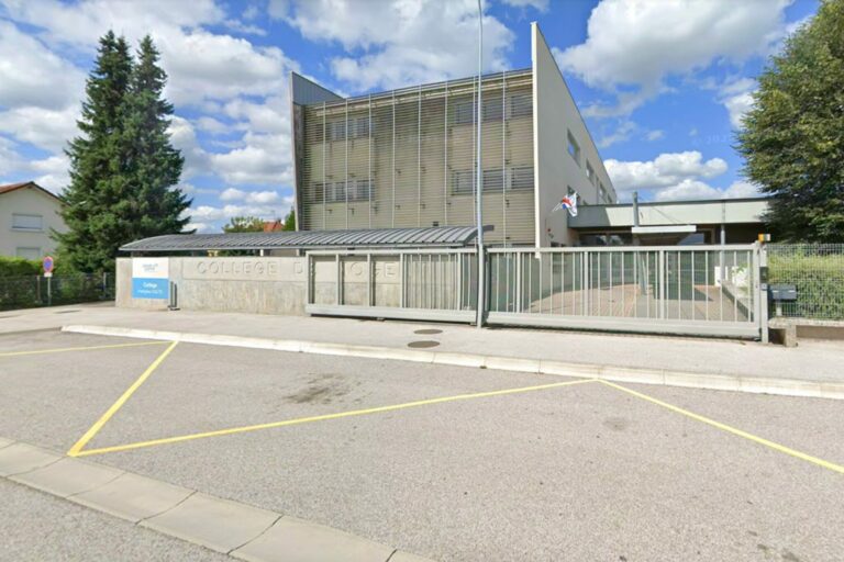 College Francoise Dolto (haute marne) © Google Earth / DR