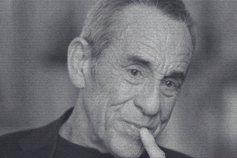 Capture d'écran de l'extrait du documentaire La face cachée de l’homme en noir © TF1/X