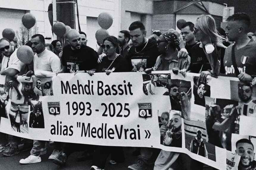 Marche blanche en hommage à Mehdi Bassit, le dimanche 27 juillet à Bully-les-Mines (Pas-de-Calais) © DECHIFFREUR / LF