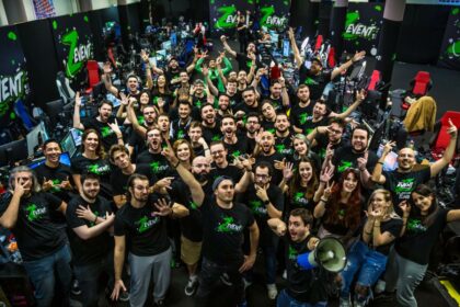 Les participants du ZEvent, réunis au moment de lancer l'événement en 2021 © TIMO VERDEIL / ZEVENT