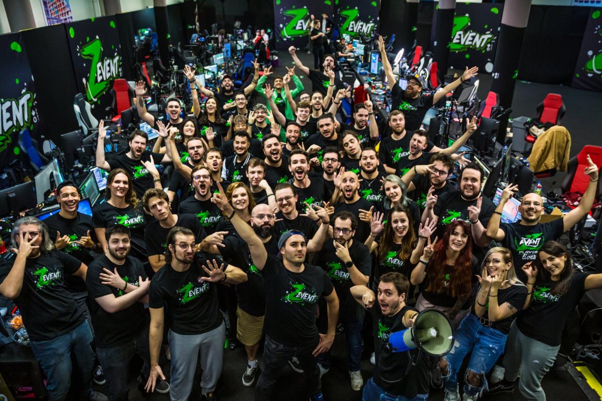 Les participants du ZEvent, réunis au moment de lancer l'événement en 2021 © TIMO VERDEIL / ZEVENT
