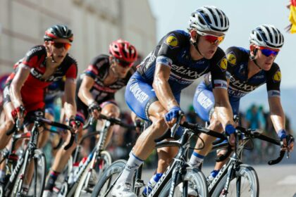 Vue en plongée des cyclistes lors du Tour de France © Pixabay