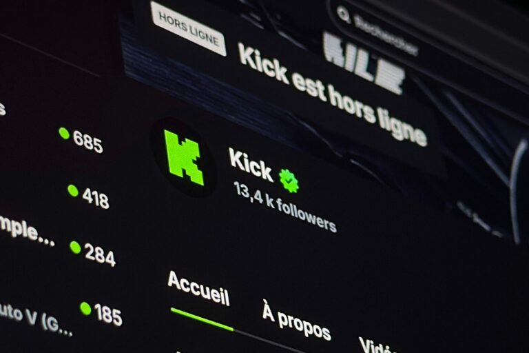 La plateforme Kick, sur laquelle Jean Pormanove est mort en direct après des mois d'insultes et de coups diffusés en ligne. © DECHIFFREUR / DB