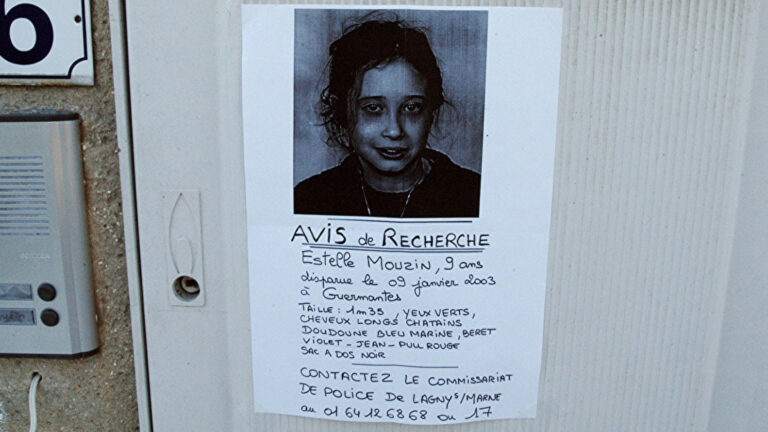 Vingt-deux ans après la disparition d’Estelle et cinq ans après les aveux de son meurtrier Michel Fourniret, le tribunal se prononce ce mercredi sur la responsabilité de l’État. © ASSOCIATION ESTELLE MOUZIN / ERIC MOUZIN