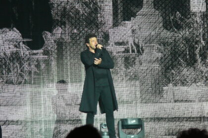 Le chanteur sur la scène du Forest National, à Bruxelles, le 14 mai 2019, le jour de son 60e anniversaire. © WIKIMÉDIA / G. Delsaut - DR