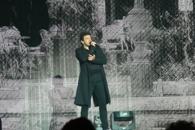 Le chanteur sur la scène du Forest National, à Bruxelles, le 14 mai 2019, le jour de son 60e anniversaire. © WIKIMÉDIA / G. Delsaut - DR