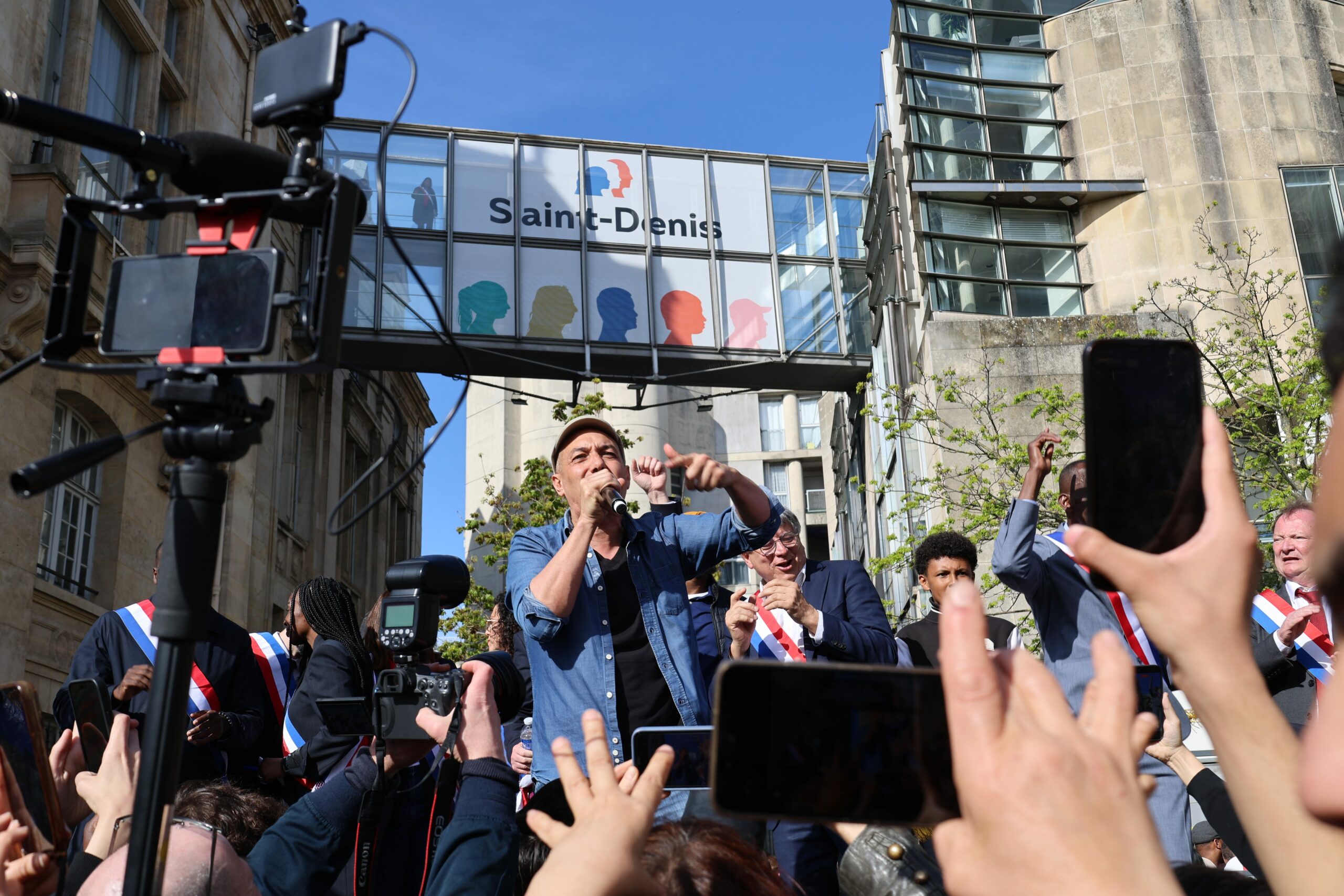 À Saint-Denis, plusieurs milliers de personnes rassemblées contre le racisme autour du maire Bally Bagayoko 21