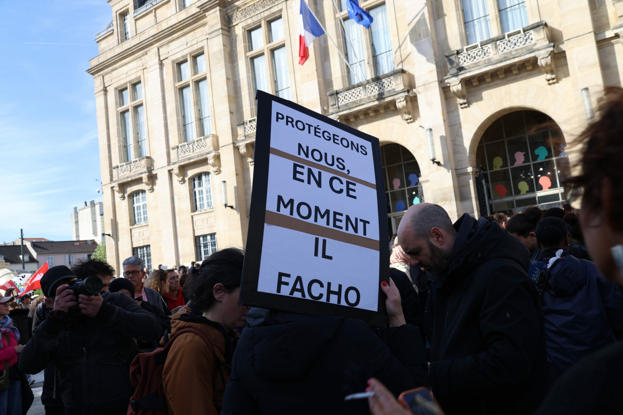 À Saint-Denis, plusieurs milliers de personnes rassemblées contre le racisme autour du maire Bally Bagayoko 8