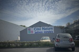 L'enseigne "Côté Nature" à Beauvais, dans l'Oise © DECHIFFREUR DE L'OISE