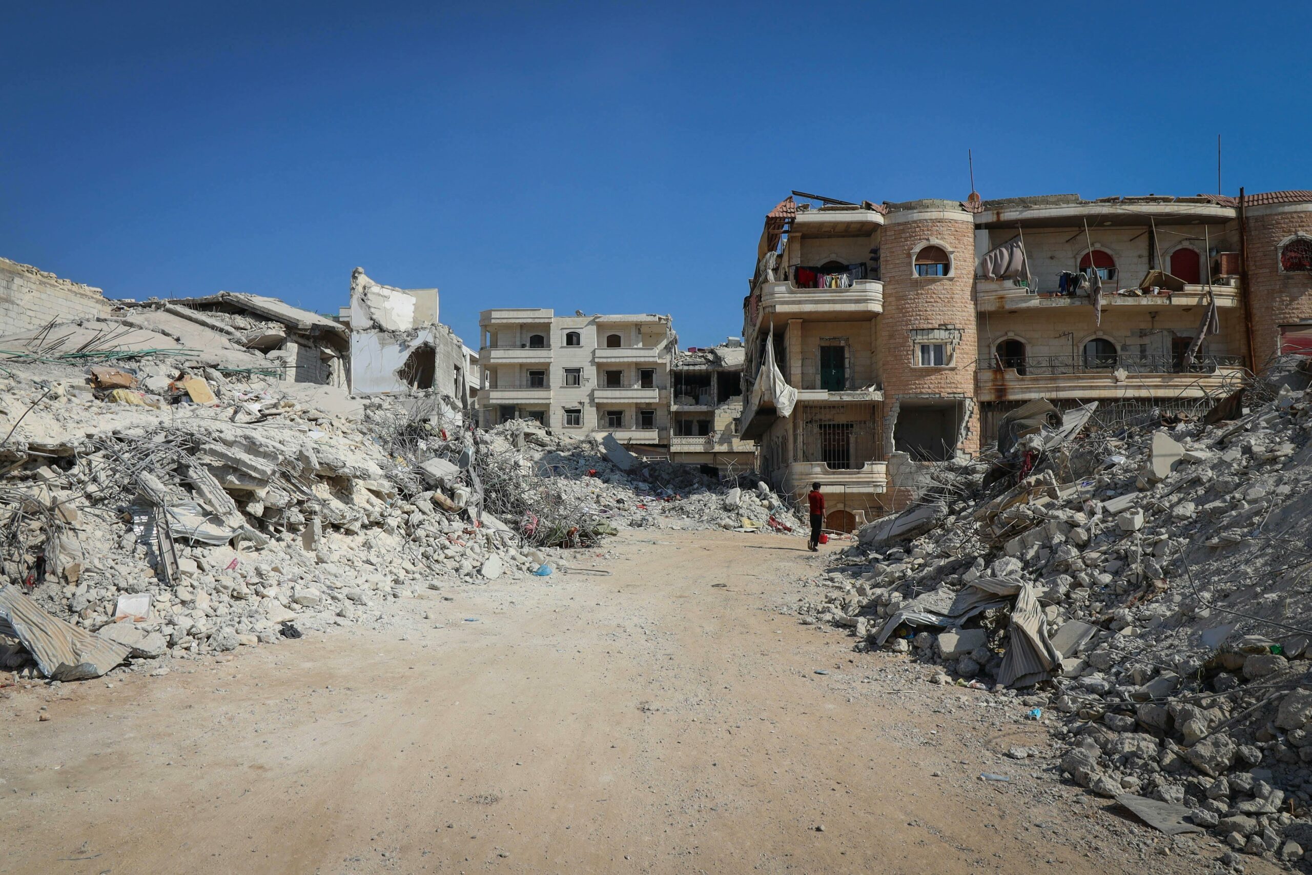 Un artiste Franco-libanais saisit la justice française pour « crime de guerre » après la mort de ses parents dans une frappe israélienne à Beyrouth en 2024