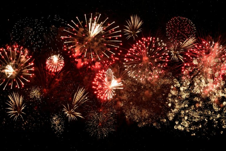 Illustration. Feu d'artifice lors de la fête Nationale du 14 juillet © PXL