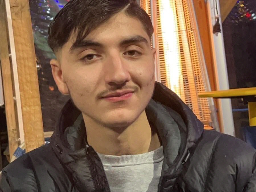 &Agrave; Chalon-sur-Sa&ocirc;ne, la famille de Numan Toprakoglu rend hommage au jeune homme tabass&eacute; &agrave; mort en 2024 &agrave; Priss&eacute;