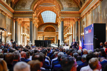 Emmanuel Macron a réuni 400 dirigeants internationaux à Versailles en juin 2025 pour le Sommet Choose France © Photo : DR / Elysée