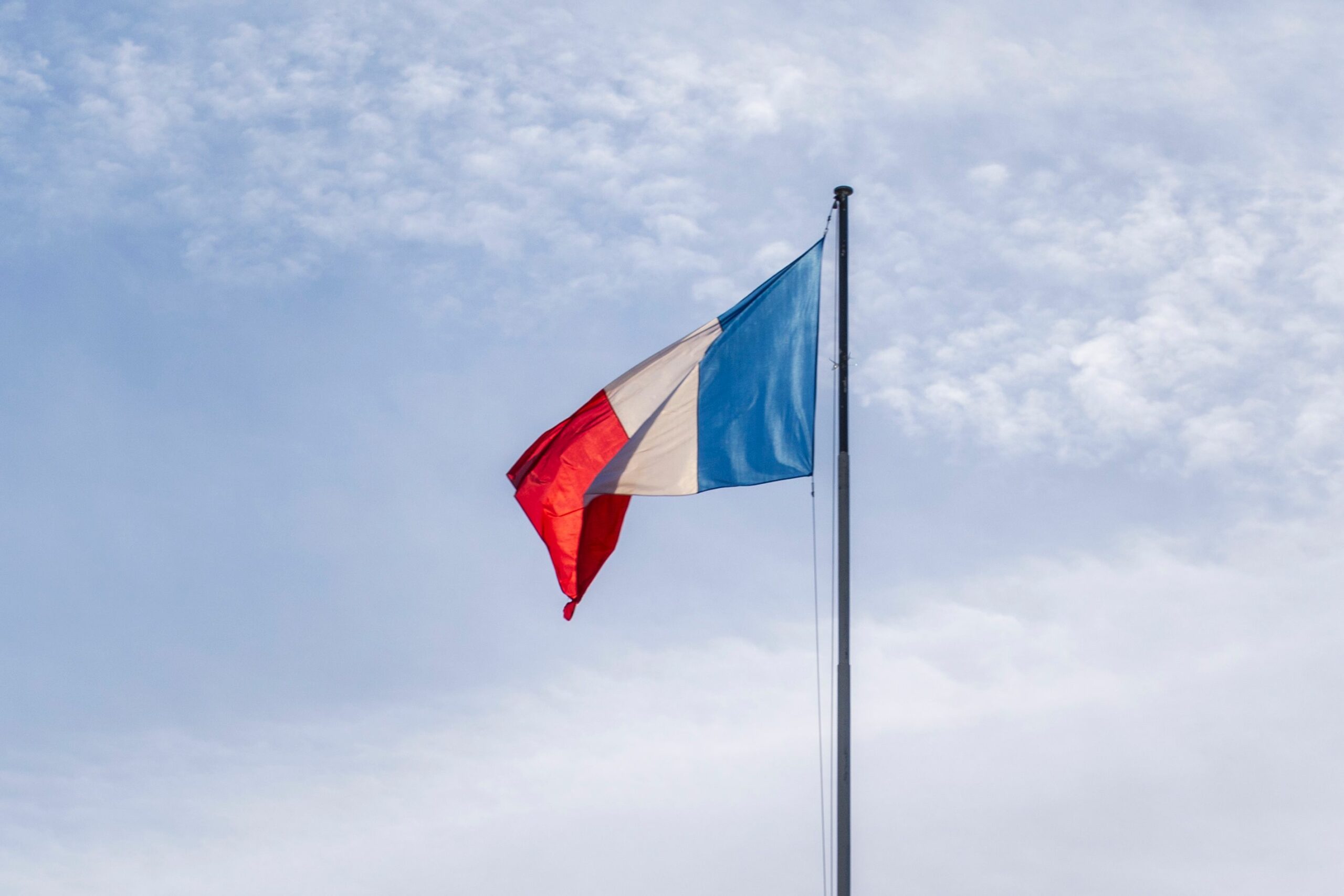 Cyberattaques russes : la France convoquera l&rsquo;ambassadeur de Russie et annonce des sanctions